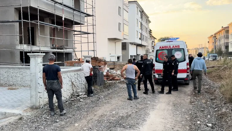 İnşaatın çatısından düşen usta ağır yaralandı