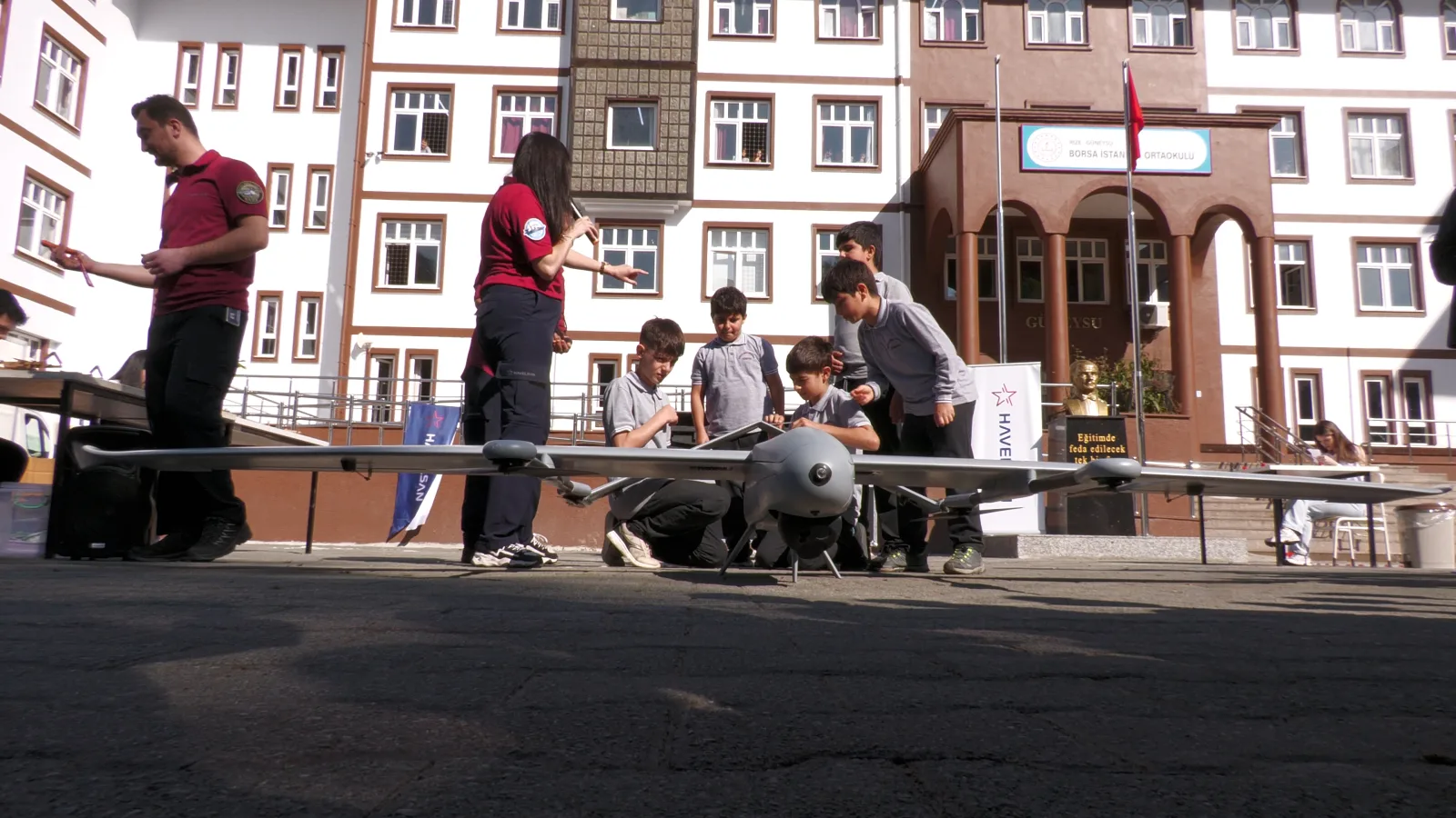 İnsansız hava aracı BAHA, Rize'de öğrencilerle buluştu