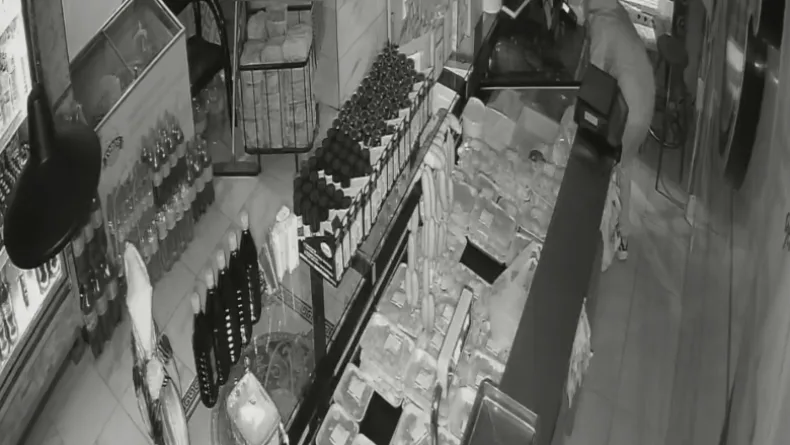 İş yerinden hırsızlık kamerada