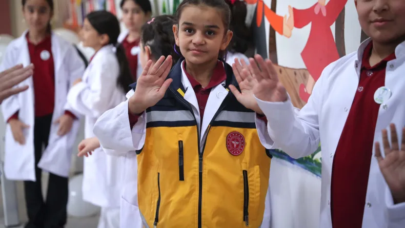 İşitme engelli 100 öğrenci 'Sağlık Elçisi' oldu