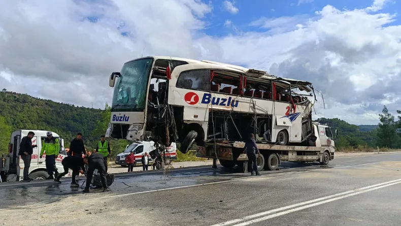 Isparta- Antalya kara yolunda yolcu otobüsü devrildi; 1 ölü, 8 yaralı/Ek fotoğraflar