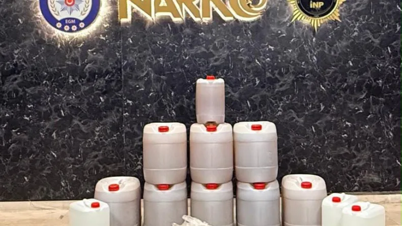 İstanbul'da 3 ilçede düzenlenen operasyonlarda 898 kilogram uyuşturucu madde ele geçirildi