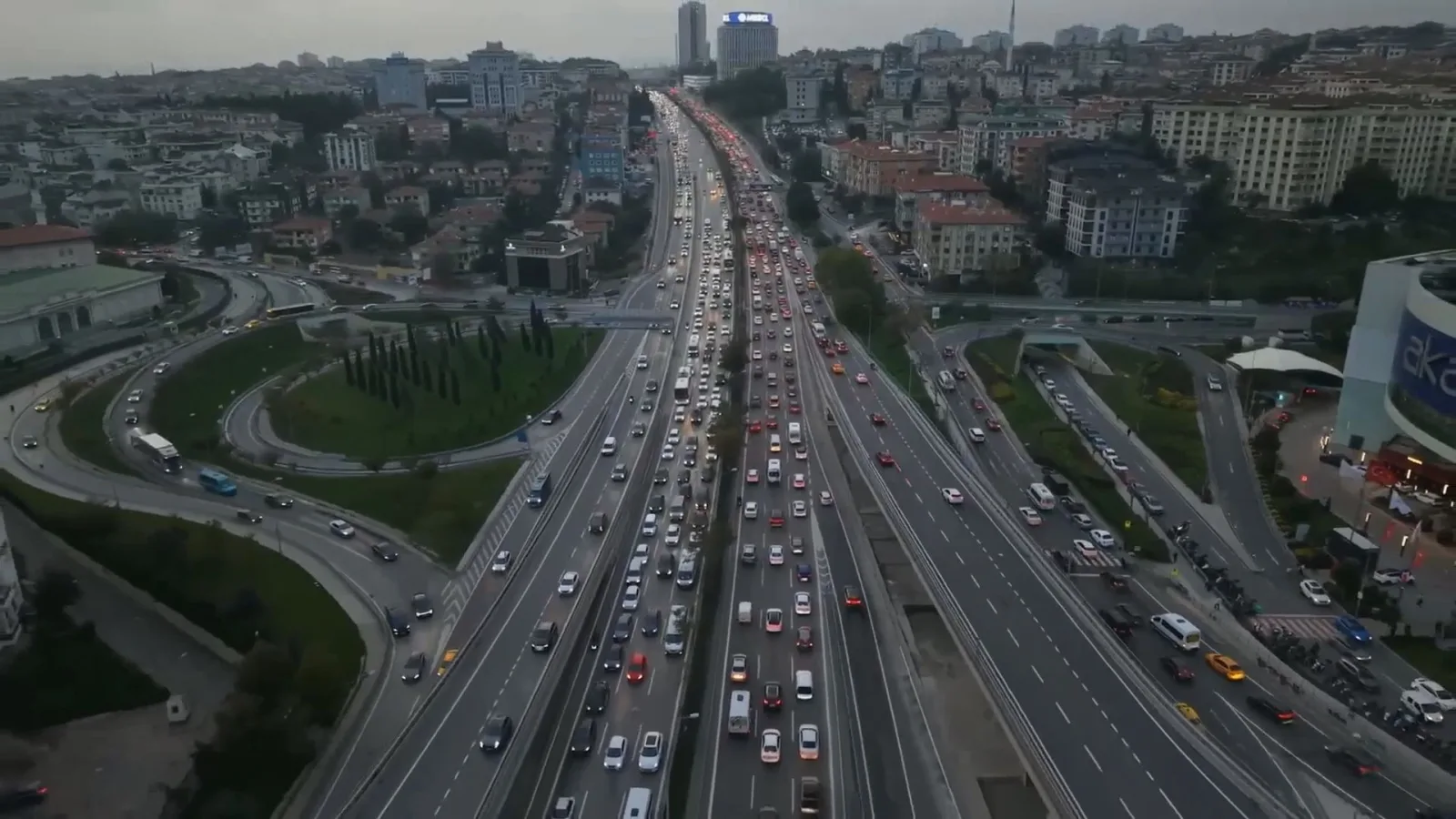 İstanbul'da derbi öncesi trafik yoğunluğu yüzde 72'ye ulaştı