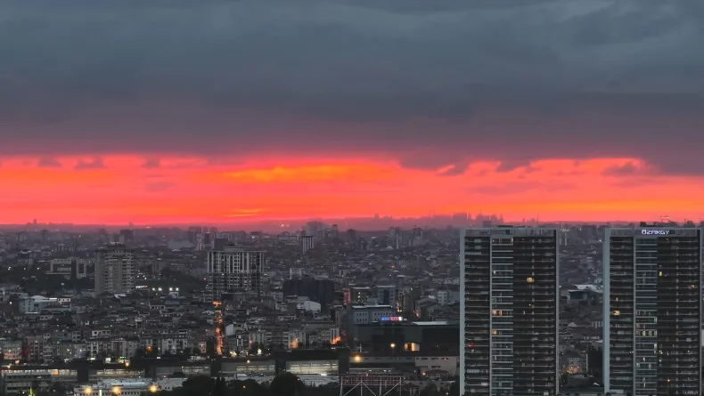 İstanbul'da sağanak sonrası gün batımı görsel şölen oluşturdu