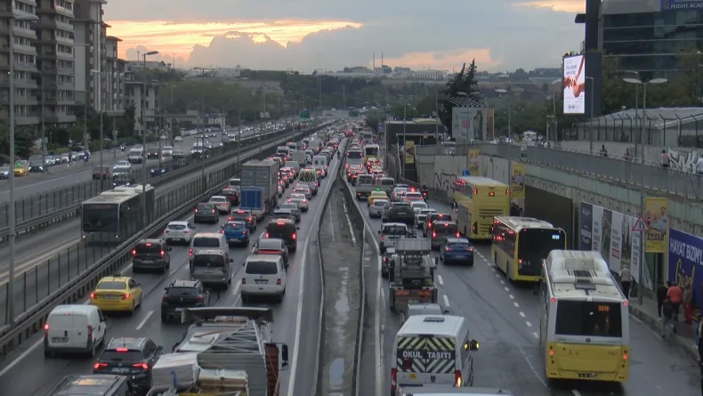 İstanbul'da trafik yoğunluğu yüzde 78'e ulaştı
