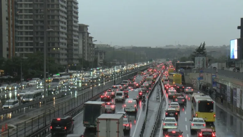 İstanbul'da trafik yoğunluğu yüzde 85'e ulaştı