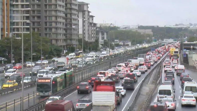 İstanbul'da trafik yoğunluğu yüzde 89'a ulaştı