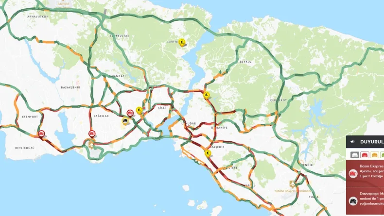 İstanbul'da yağışla birlikte trafik yoğunluğu oluştu
