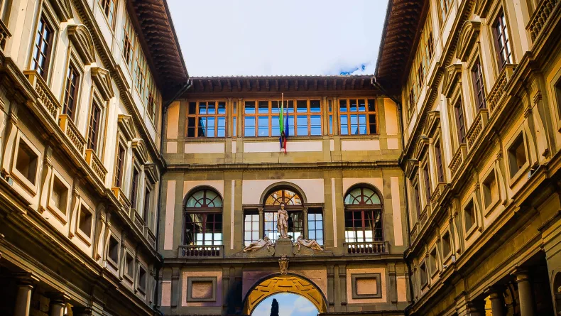 İtalya'da şiddetli yağış nedeniyle Uffizi Galerisi'ni su bastı