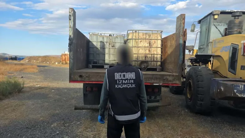 İzmir'de 10,1 ton kaçak akaryakıt ele geçirildi