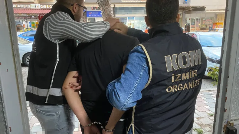 İzmir'de 19 yıl 9 ay hapis cezası bulunan firari yakalandı