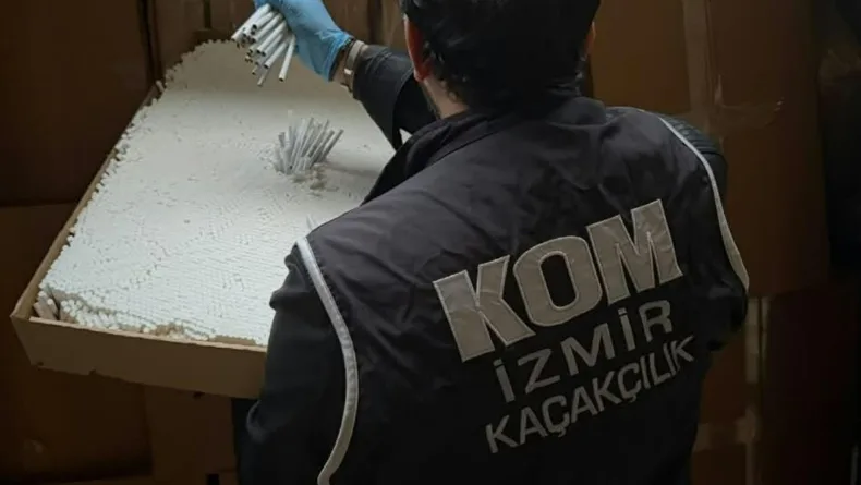 İzmir'de 2 milyon 160 bin kaçak makaron ele geçirildi
