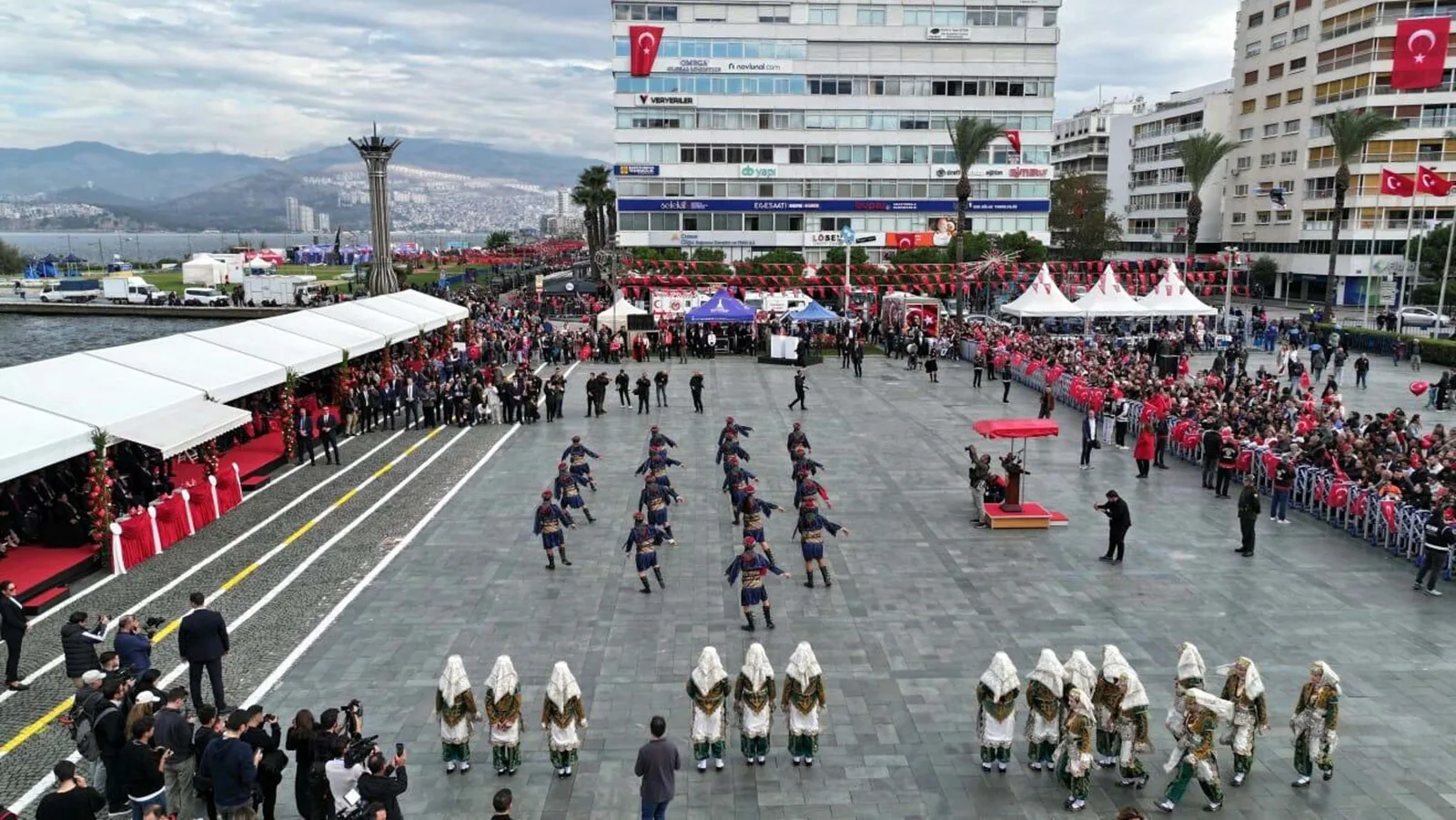 İzmir'de Cumhuriyet'in 103'üncü yılı coşkusu / Ek fotoğraflar