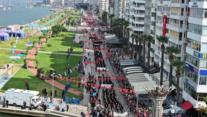 İzmir'de Cumhuriyet'in 103'üncü yılı coşkusu / Ek fotoğraflar