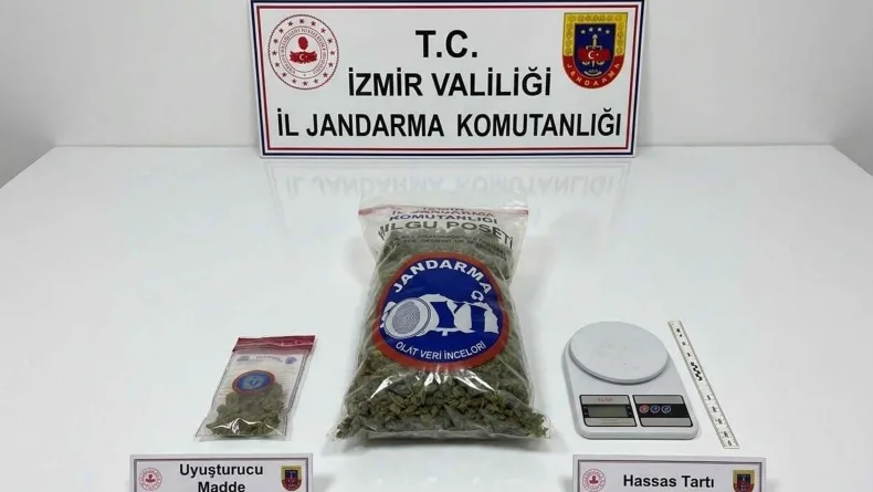 İzmir'de fabrika alanındaki konteynerde uyuşturucu ele geçirildi: 3 gözaltı