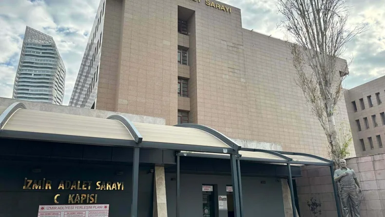 İzmir’de vatandaşlık vaadiyle haksız kazanç sağlayan şüphelilere operasyon: 3 gözaltı