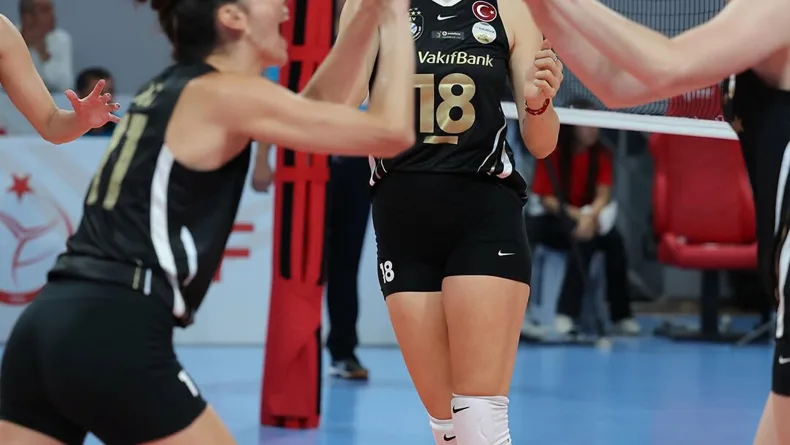 İzmir'de voleybol coşkusu sona erdi