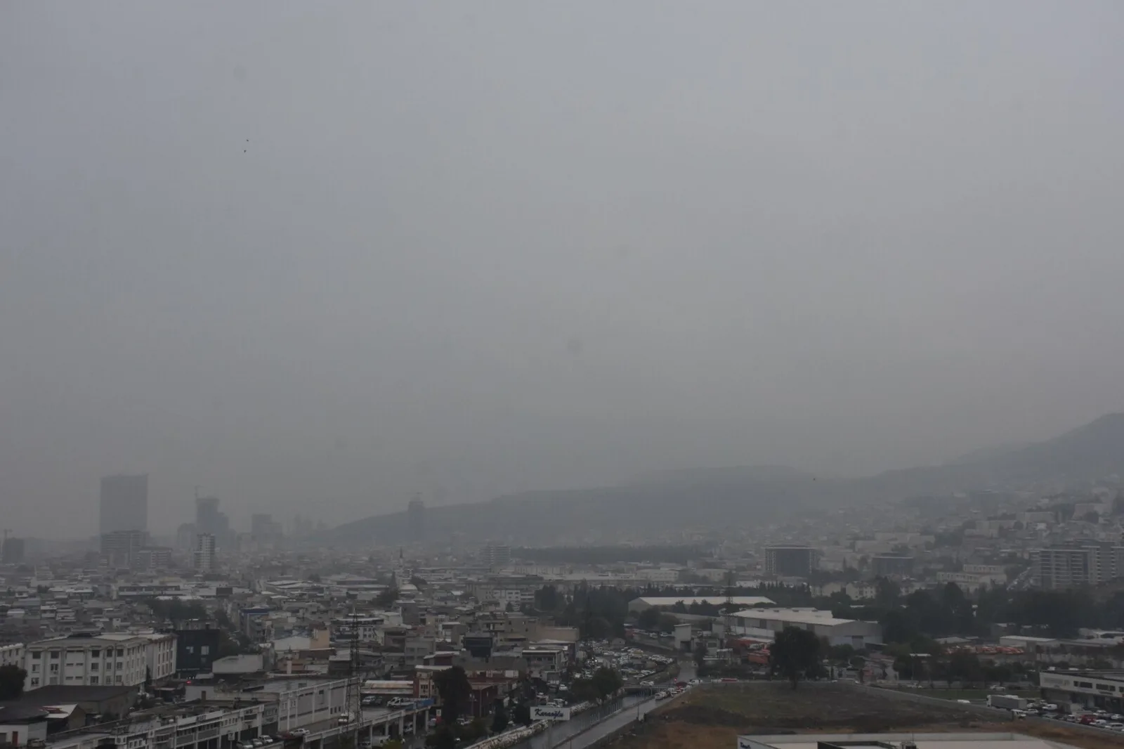 İzmir'i sis bulutu kapladı