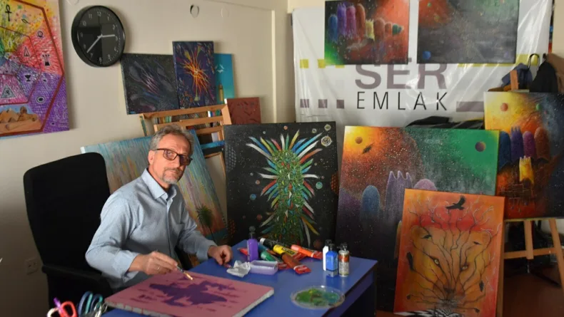 İzmirli emlakçı, mesaisine resim fırçasıyla renk katıyor