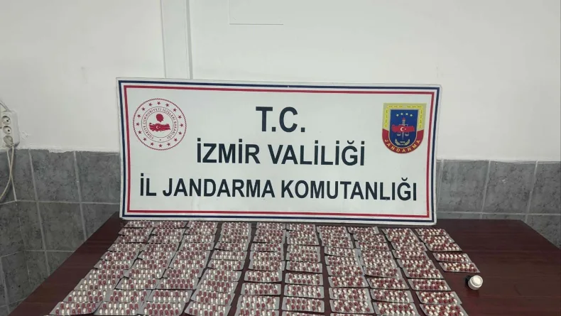 Jandarmanın durdurduğu araçta 1456 sentetik hap ele geçirildi