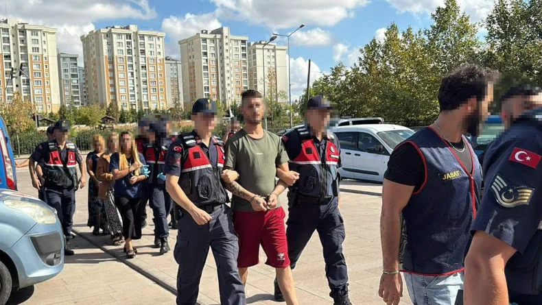 JASAT'ın operasyonunda aranan şüpheliler uyuşturucuyla yakalandı; 5 tutuklama