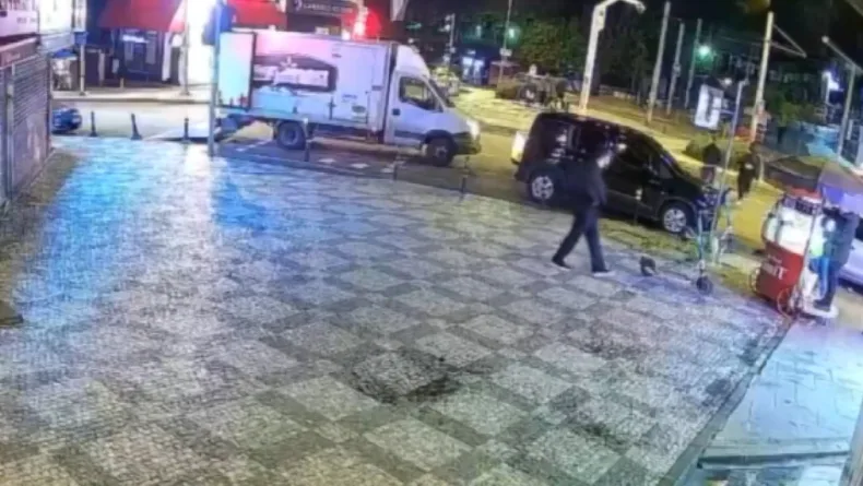 Kadıköy'de haraç için döviz bürosunu kurşunlayan şüpheliler kamerada: 5 gözaltı