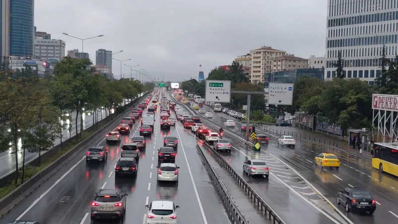 Kadıköy'de sağanak sonrası trafik yoğunluğu -1