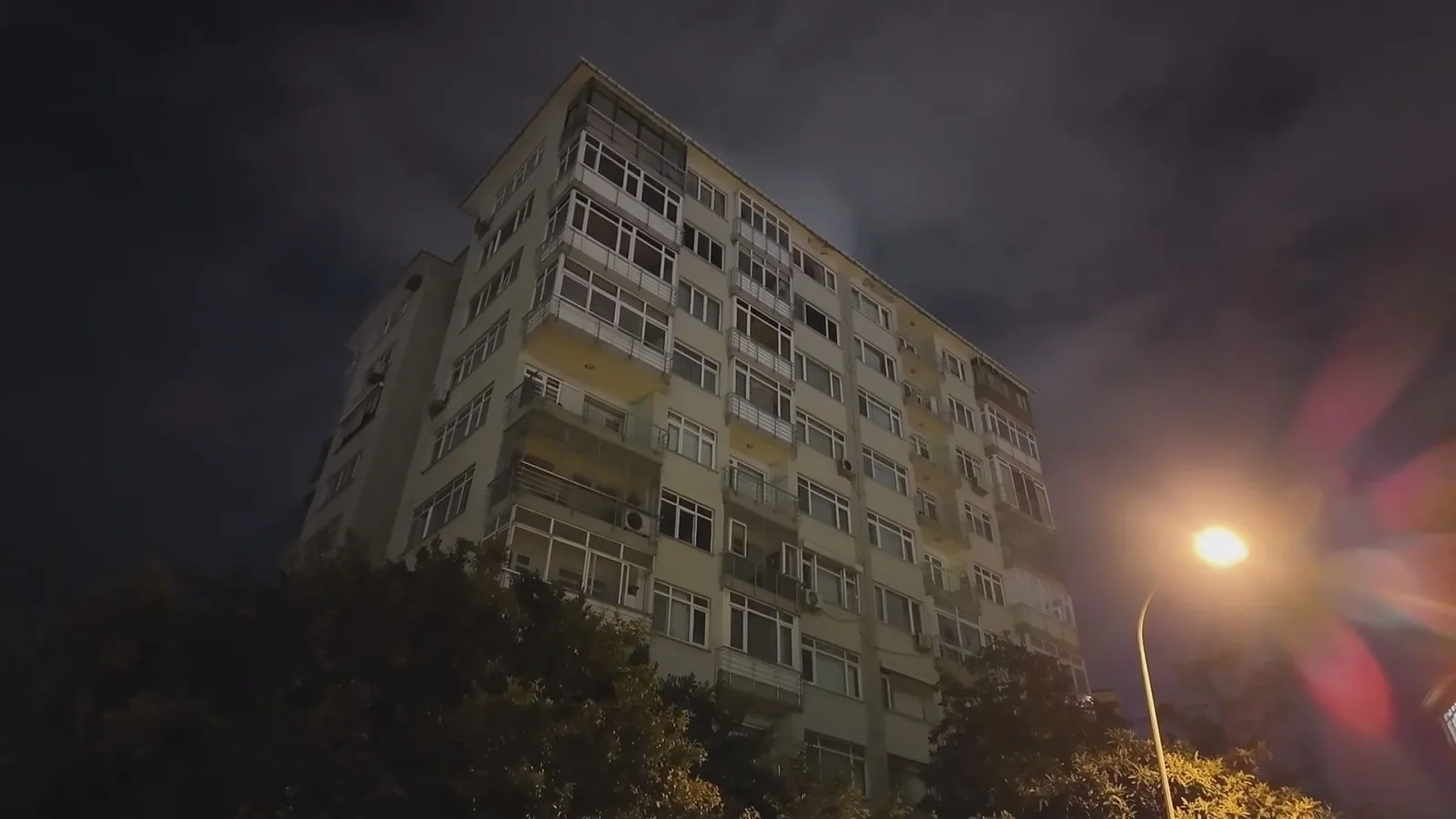Kadıköy'de yıkım kararı alınan 3 binada tahliye gerginliği