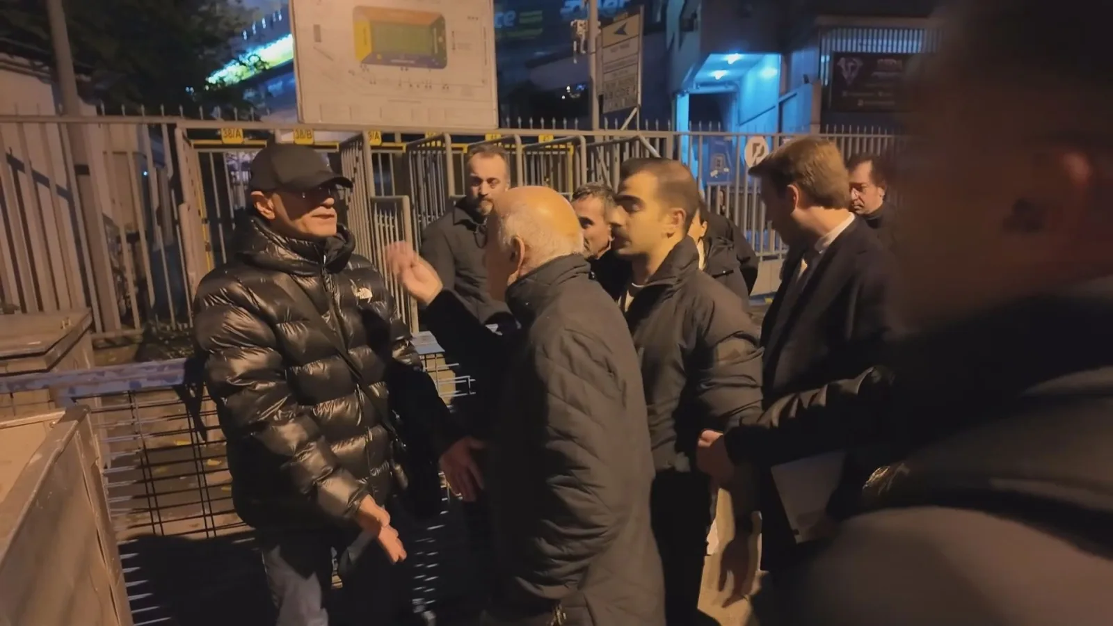 Kadıköy'de yıkım kararı alınan 3 binada tahliye gerginliği