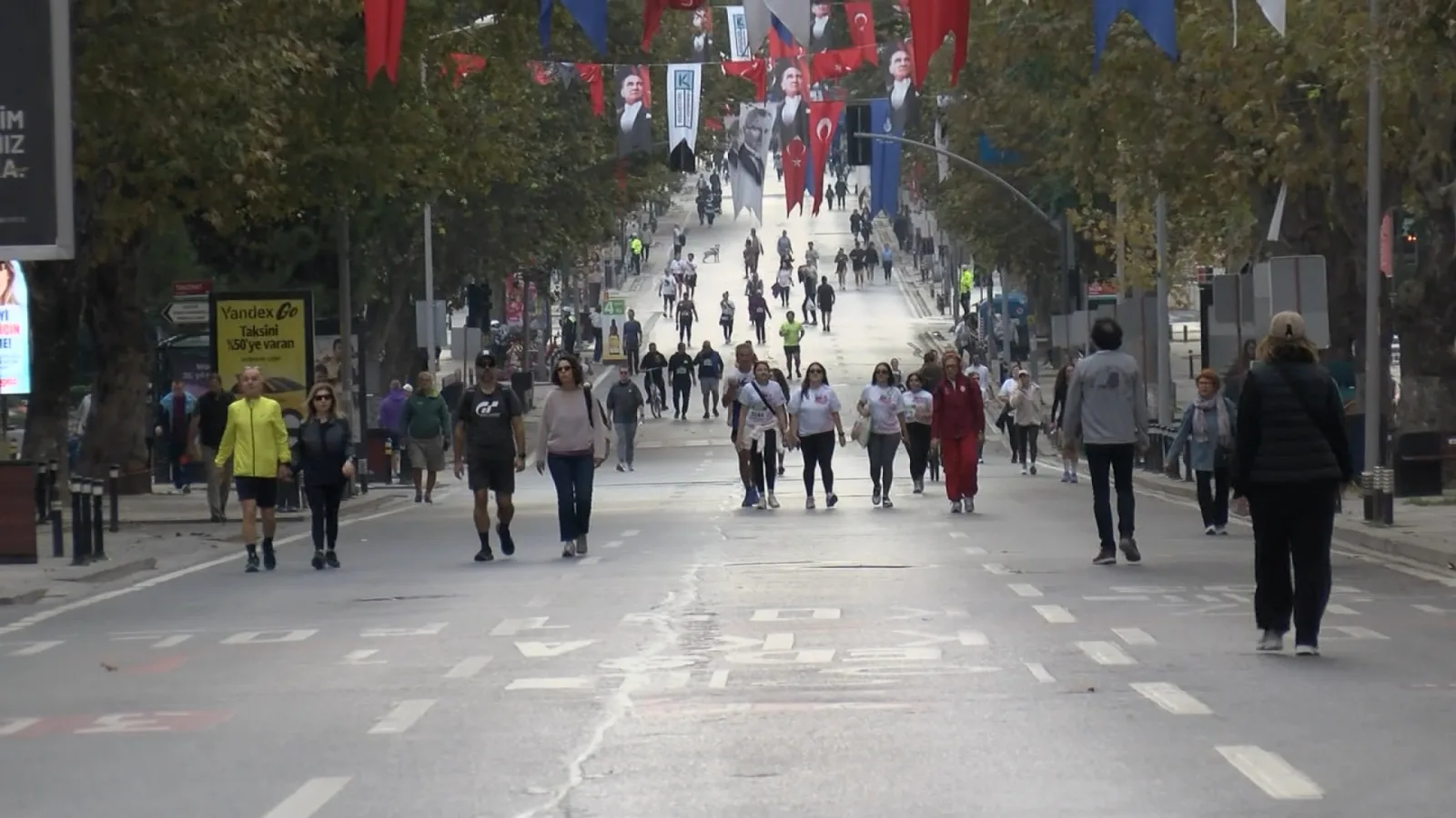 Kadıköy’deki Cumhuriyet Koşusu'nda hem koştular hem keyifli vakit geçirdiler