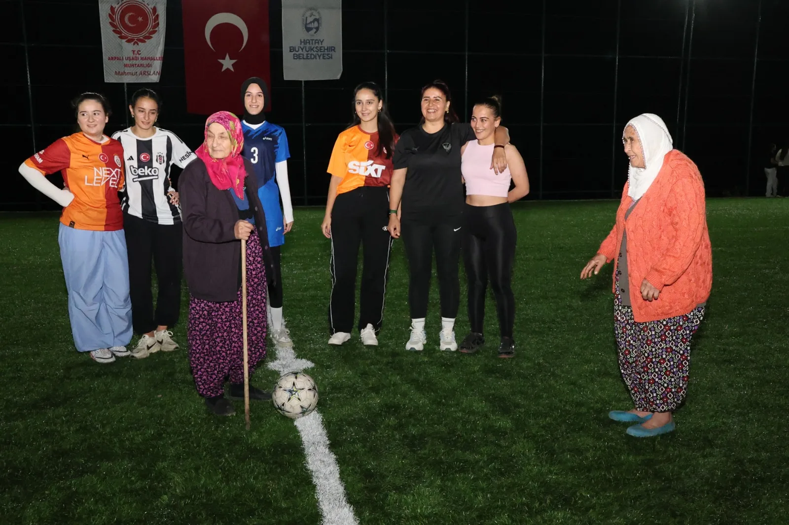 Kadınlar halı sahada Cumhuriyet coşkusunu yaşadı