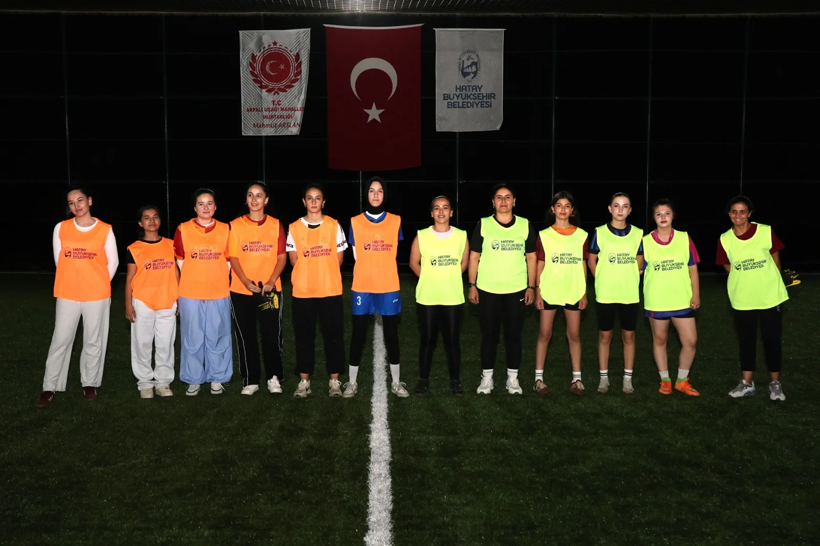 Kadınlar halı sahada Cumhuriyet coşkusunu yaşadı