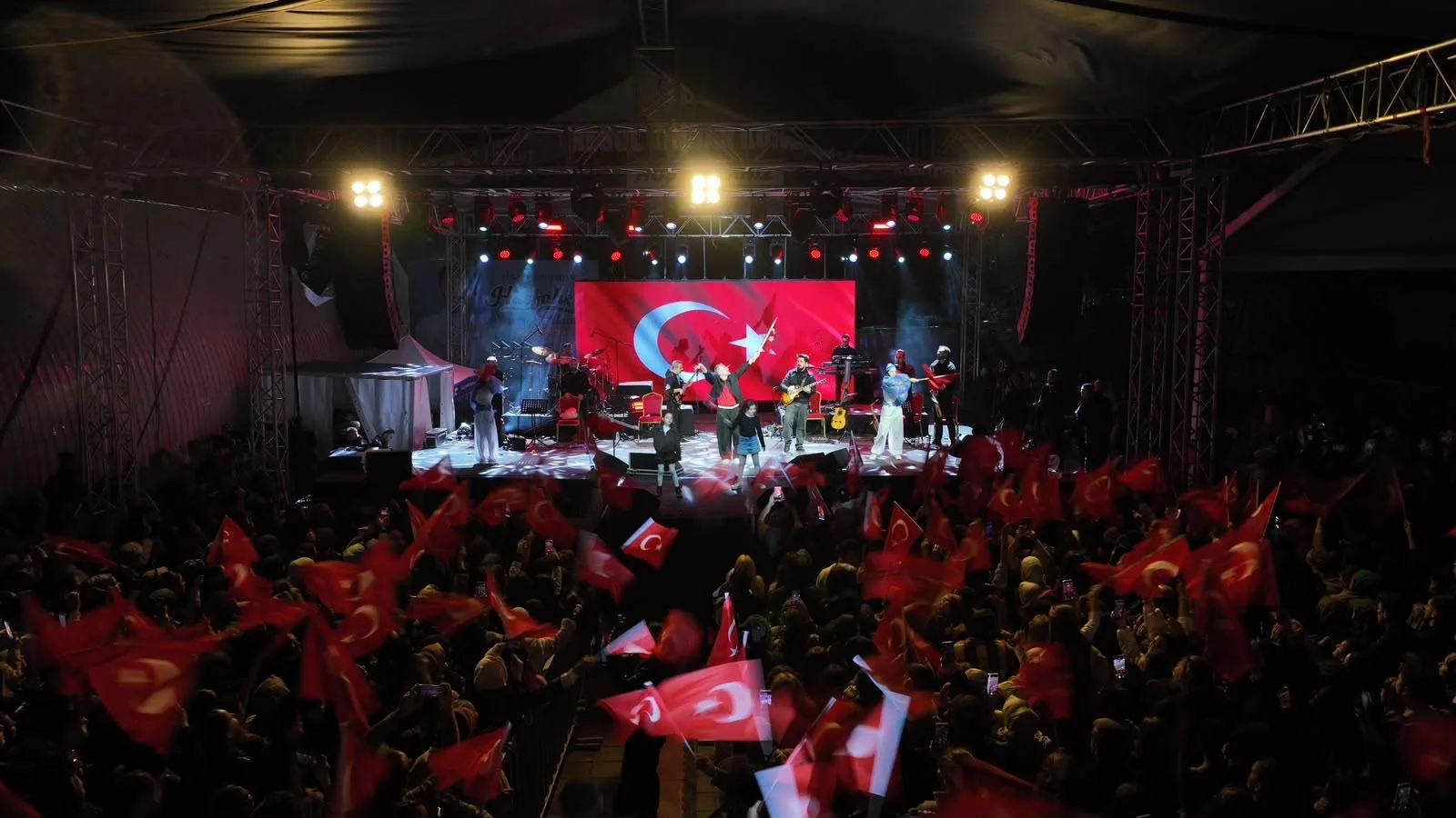 Kağıthane’de 29 Ekim coşkusu Resul Dindar konseriyle yaşandı