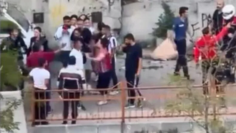 Kağıthane'de 4 çocuğu 'Kuş göstereceğim' yalanıyla kandırmaya çalışan 2 şüpheli kendilerini otoparka kilitledi