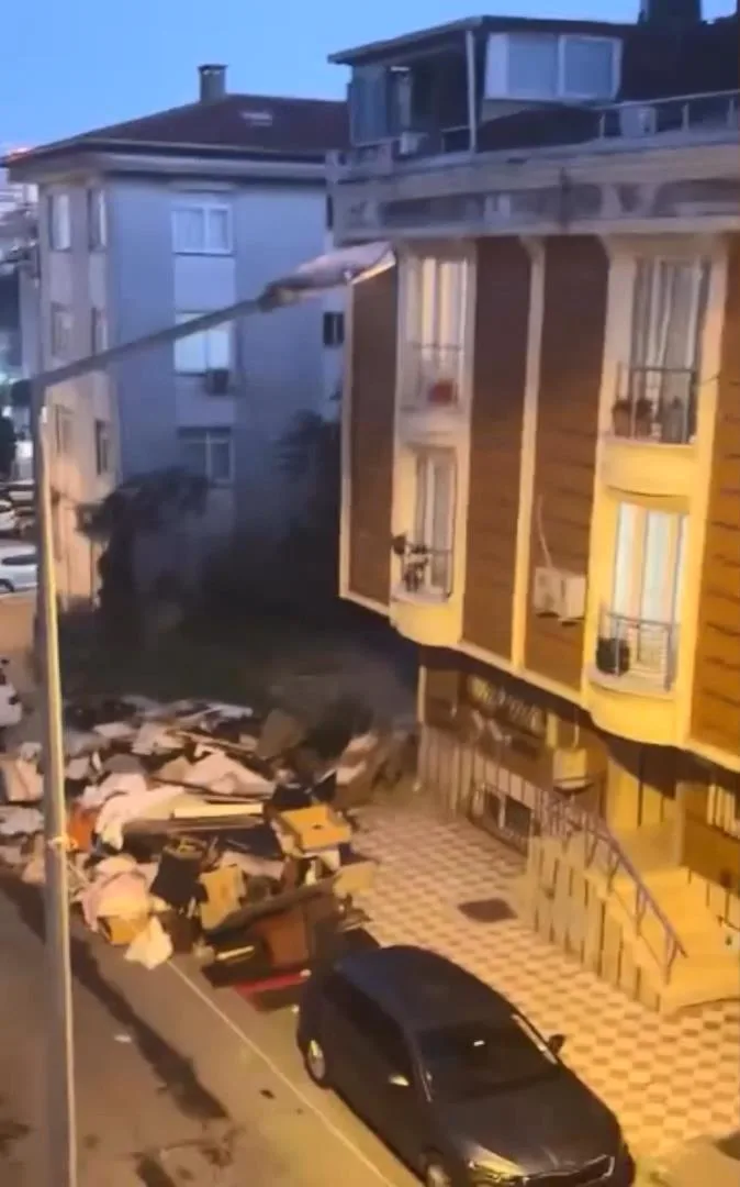 Kağıthane’de balkondaki kedilerle ilgilenilmediğini farkedince şüphelendi; komşusu evde ölü bulundu