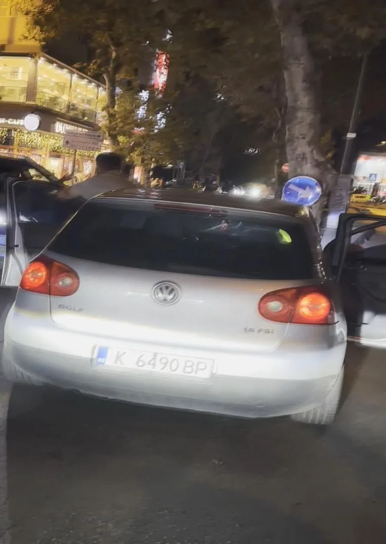 Kağıthane’de Bulgaristan plakalı araçtan inen 2 kişiden motosikletliye tehdit: Seni buraya gömerim