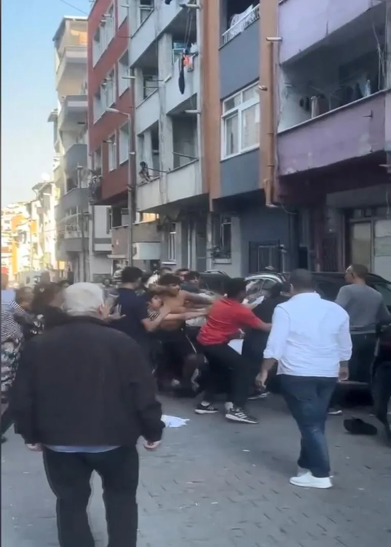 Kağıthane’de evli olduğunu öğrendiği eski sevgilisini tornavidayla sırtından yaraladı