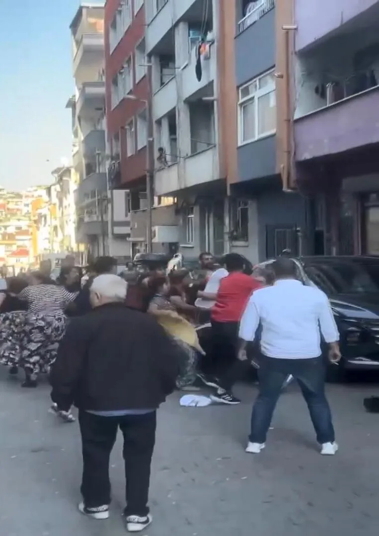 Kağıthane’de evli olduğunu öğrendiği eski sevgilisini tornavidayla sırtından yaraladı