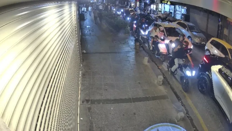 Kağıthane’de kuyumcuya silahlı saldırının görüntüleri ortaya çıktı; 5 gözaltı