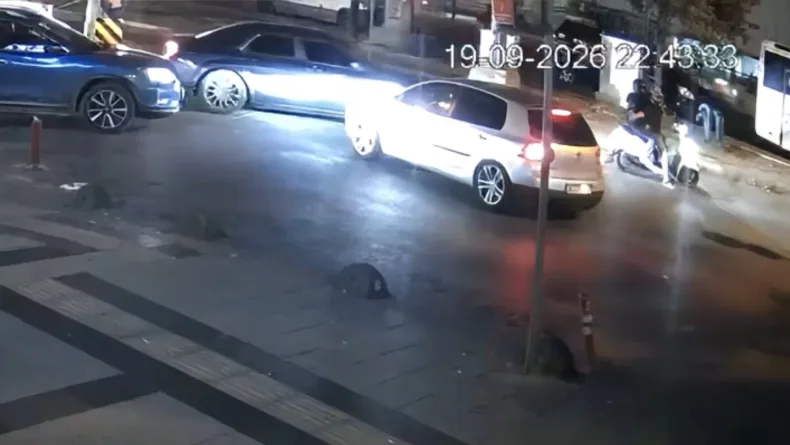 Kağıthane’de motosiklet sürücüsünü tehdit edip saldırdılar; yeni görüntüleri ortaya çıktı