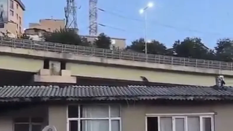 Kağıthane’de viyadük altında gördüğü kişiden şüphelenip canlı yayın yaptı; asılsız ihbardan ceza yazıldı