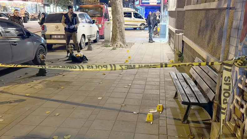 Kaldırımda yürürken motosiktetten açılan ateşle yaralandı