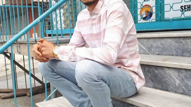 Kamyonet aydınlatma direğine çarptı; 1 ölü, 1 yaralı