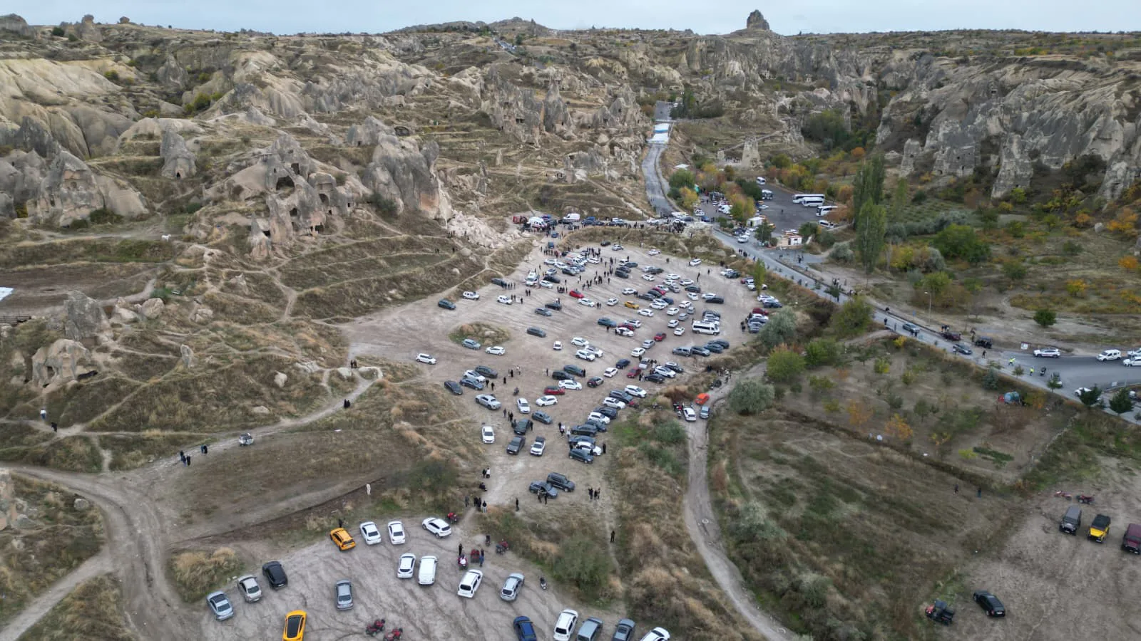 Kapadokya'da peribacasından kopan kayalar düştü; 2 ölü, 5 yaralı (3)