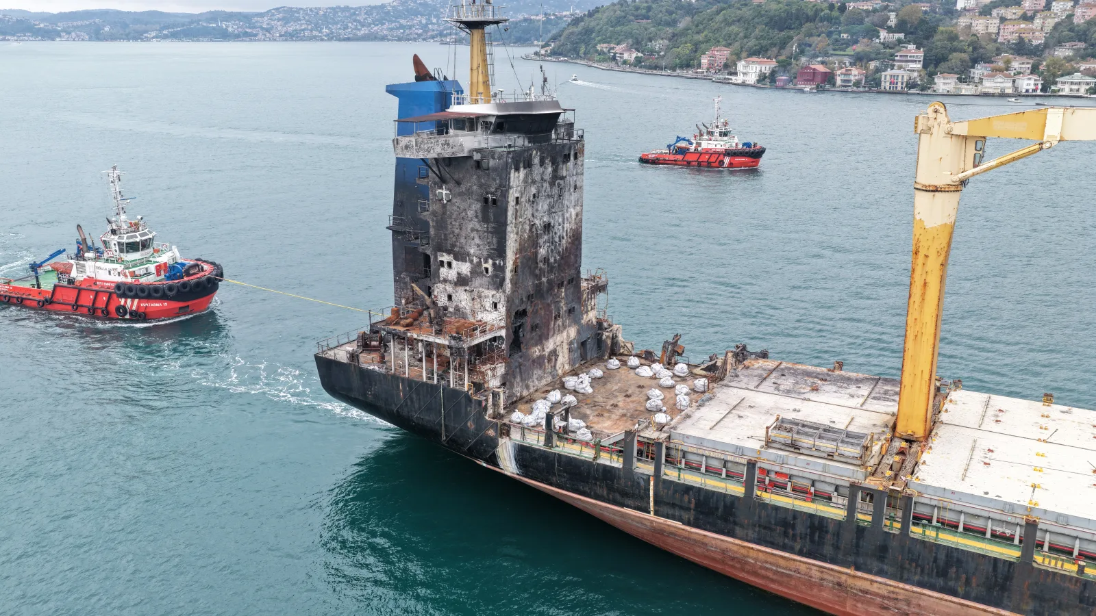 Karadeniz'de İHA saldırısına uğrayan gemi İstanbul Boğazı'ndan geçirildi