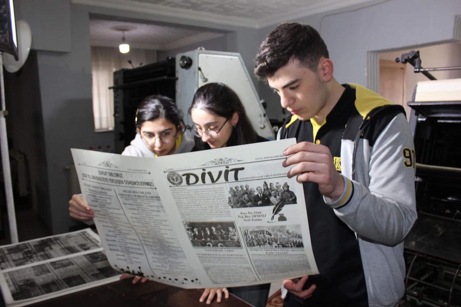 Kars’ta lise öğrencilerinden Cumhuriyet Bayramı’na özel gazete