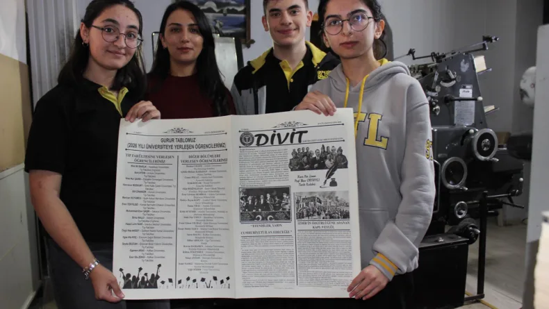 Kars’ta lise öğrencilerinden Cumhuriyet Bayramı’na özel gazete