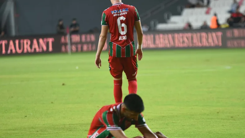 Karşıyaka futbolda dağıldı