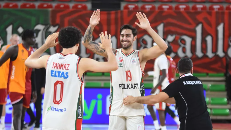 Karşıyaka potada lidere konuk