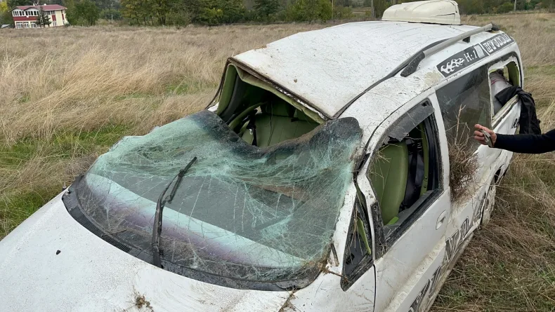 Kastamonu'da minibüs, şarampole devrildi: 2 yaralı
